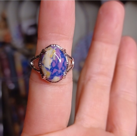 NWT Women's Silver Tone Purple and Cream Ring Size 5 - Picture 2 of 15